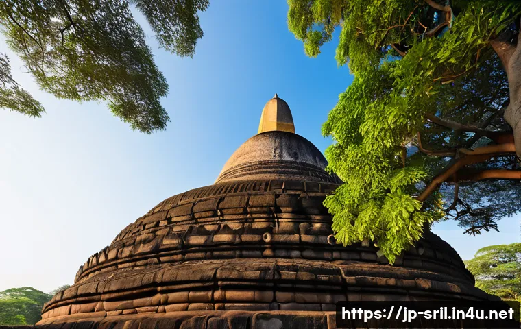 스리랑카 성지 순례 코스 - A majestic ancient Buddhist stupa complex in Anuradhapura, Sri Lanka, featuring towering stone stupa...
